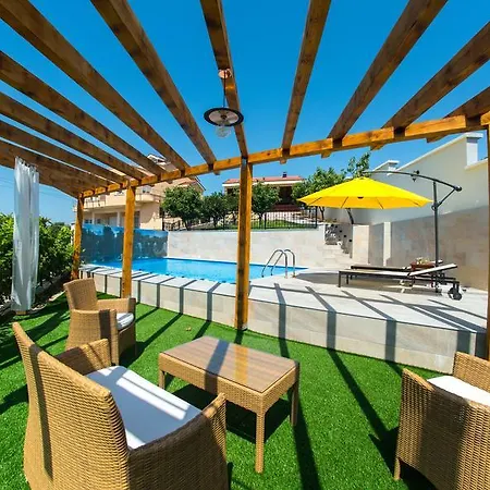 Luxury Imperial - With The Vineyard Views